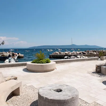 Beachfront Karla Apartment *