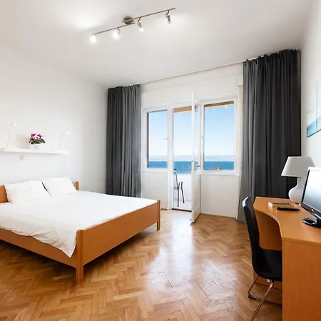 Апартаменты Beachfront Karla *