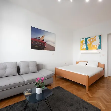 Beachfront Karla Апартаменты