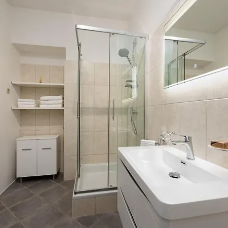 Апартаменты Beachfront Karla *